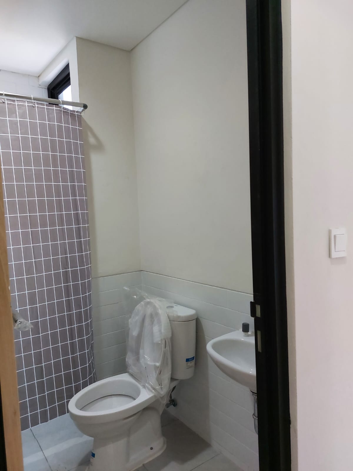 Rumah Disewakan di Cluster Uptown Lippo Cikarang